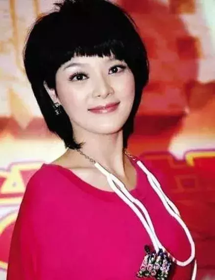 央视"最漂亮"的7位主持人,个个美若天仙,你认为谁最有