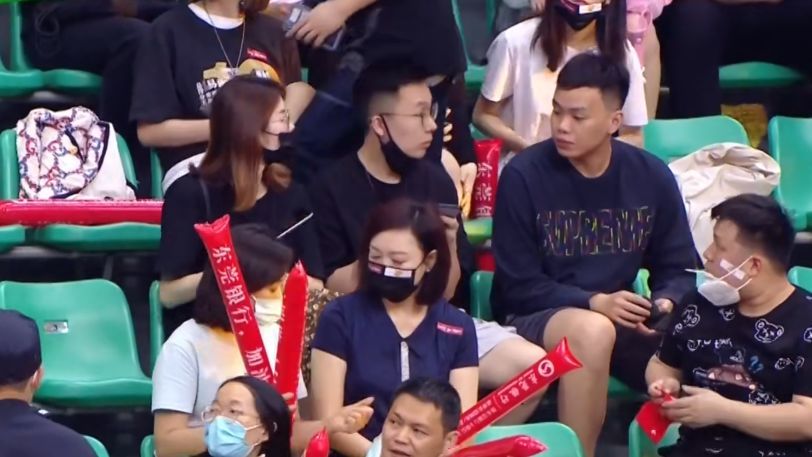 生死战胡明轩赵睿妈妈观战刘维伟带妻女杜锋连续三轮不变阵