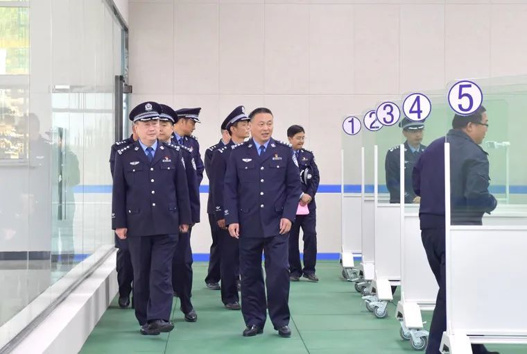 县公安局领导排名_公安局门口照片(3)