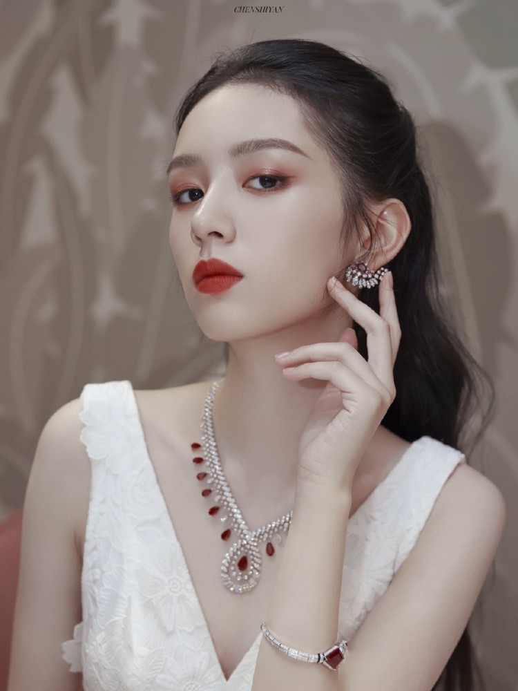 周也美图这气质真的超凡脱俗