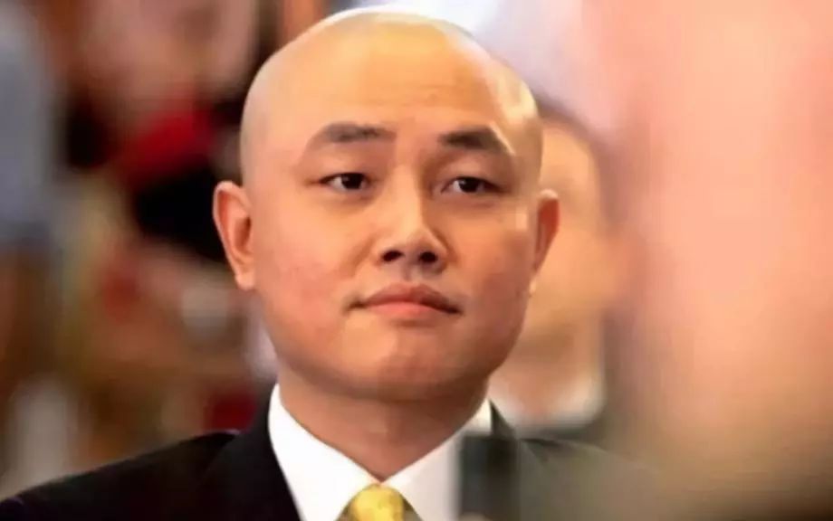 一个光头油腻大哥今天是怎么了