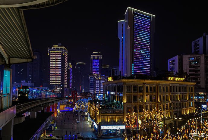 这样美丽的城市,幸好我在2021年来了,来看最美的重庆夜景.