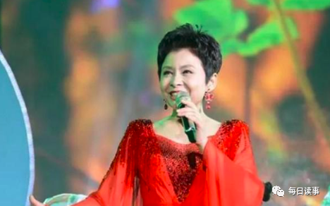 58岁董文华近照曝光,脸部浮肿略显沧桑,曾为事业坚持不生孩子