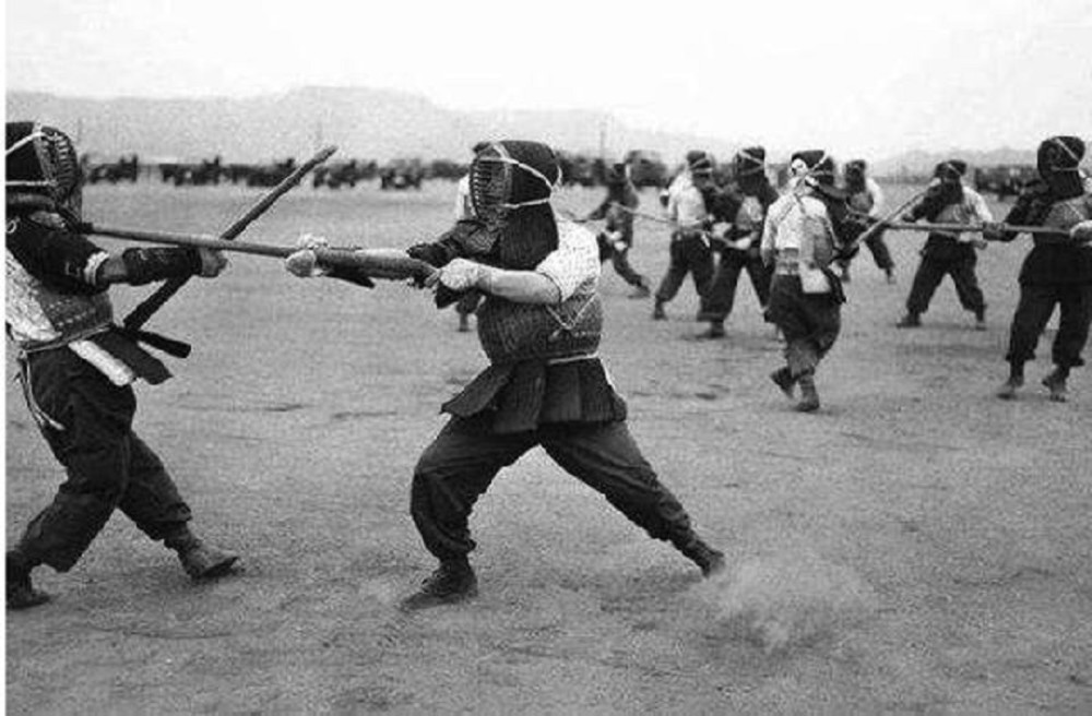 日军拼刺刀有多强3个日军背靠背一个排的八路军都打不赢