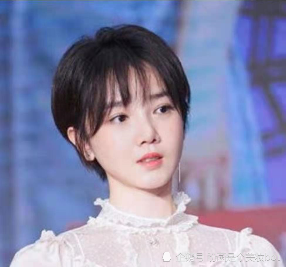 晋小妮的这款发尾比较细的,属于短发的一种,都是超纯很可爱的发型