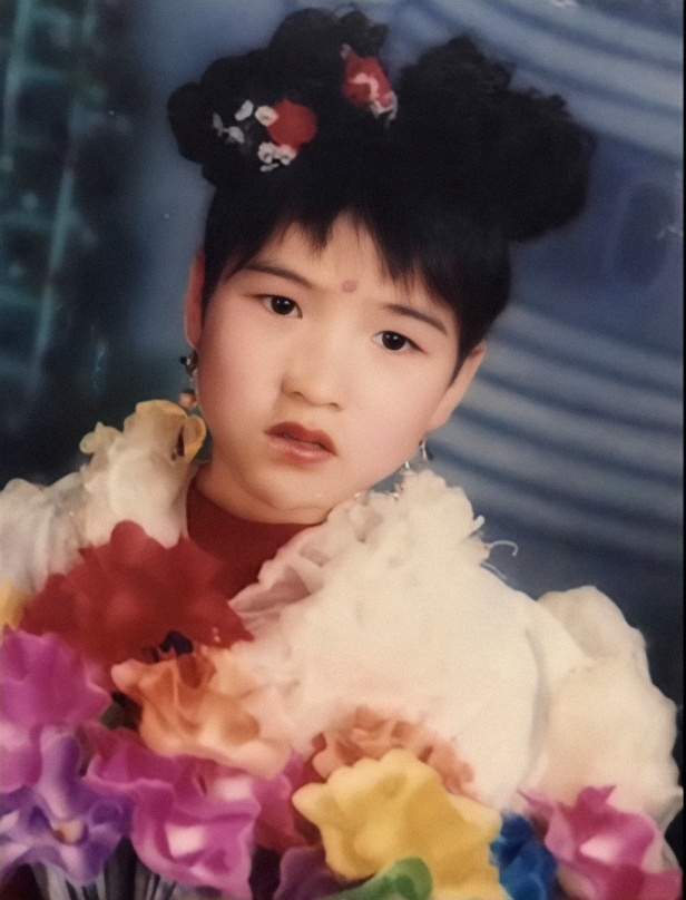 小时候的张伟丽