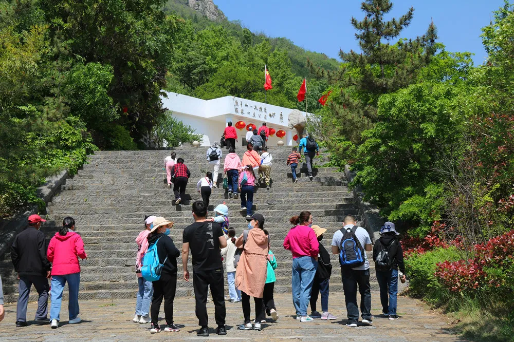 五一假期,熊耳山景区旅游热度高涨,防控有序!