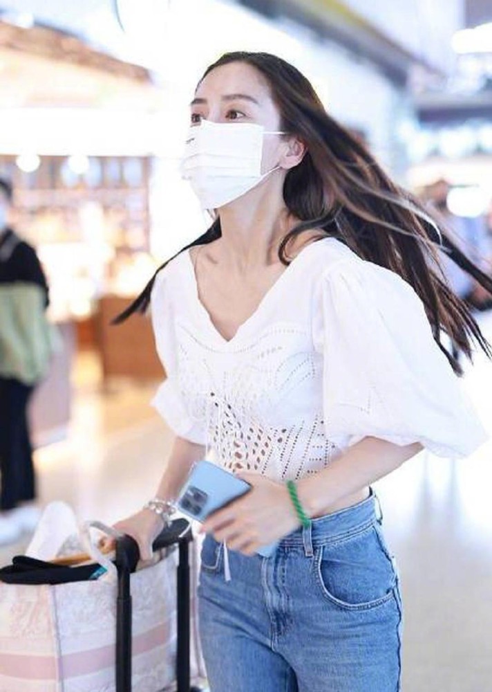 追飞机虽然心里着急, 但是也是一种体验, 对于小海绵来说, 只以为是