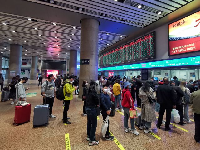 北京西站运营秩序已恢复,今日8趟列车停运,退票需30日内办理