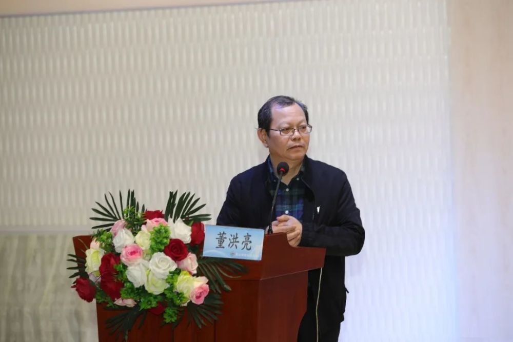 省教育科学研究院中小学教学研究室主任,研究员董洪亮