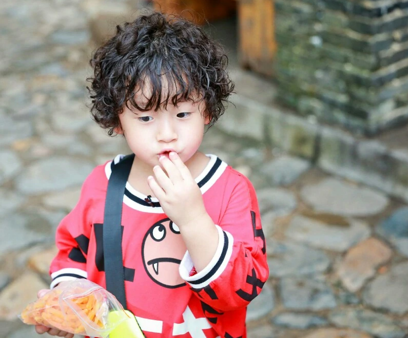 有种 整容式 长大叫邹明轩,年仅10岁就粗腰肥腿,到底是经历了啥