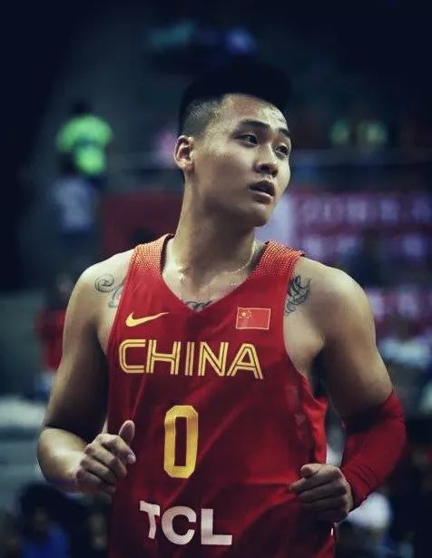 今日壁纸:十一冠王,广东宏远华南虎
