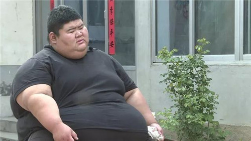 中国第一胖王浩楠:668斤一年减掉400斤,成为帅小伙收获美丽恋人