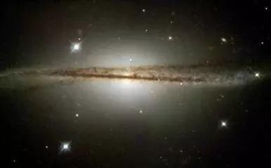 银河系不是一个漩涡星系,而是一个棒旋星系.