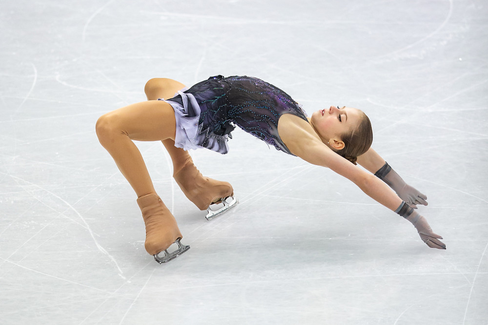 剑指冬奥中国女子冰壶队5比2日本花样滑冰美女重投恩师怀抱