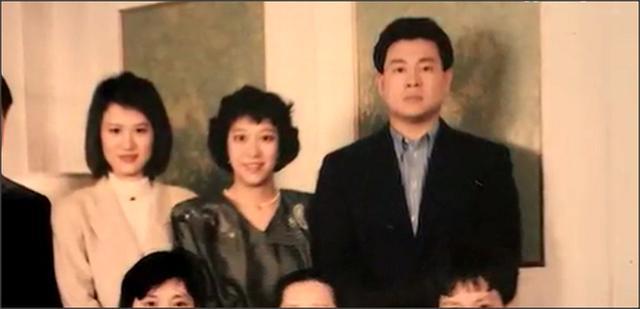 异国他乡本就孤独,见到国人自然亲切, 况且年轻时候的宝咏琴气质过人