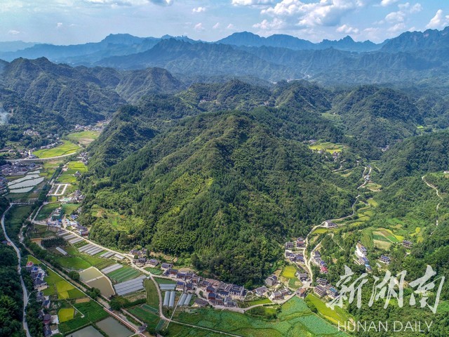 湖南日报丨绿水青山换新颜—记张家界市武陵源区协合乡党委