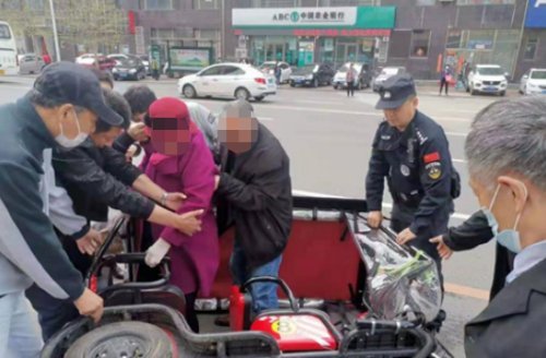 丹东市公安局巡特警坚守执勤一线 守卫一方平安