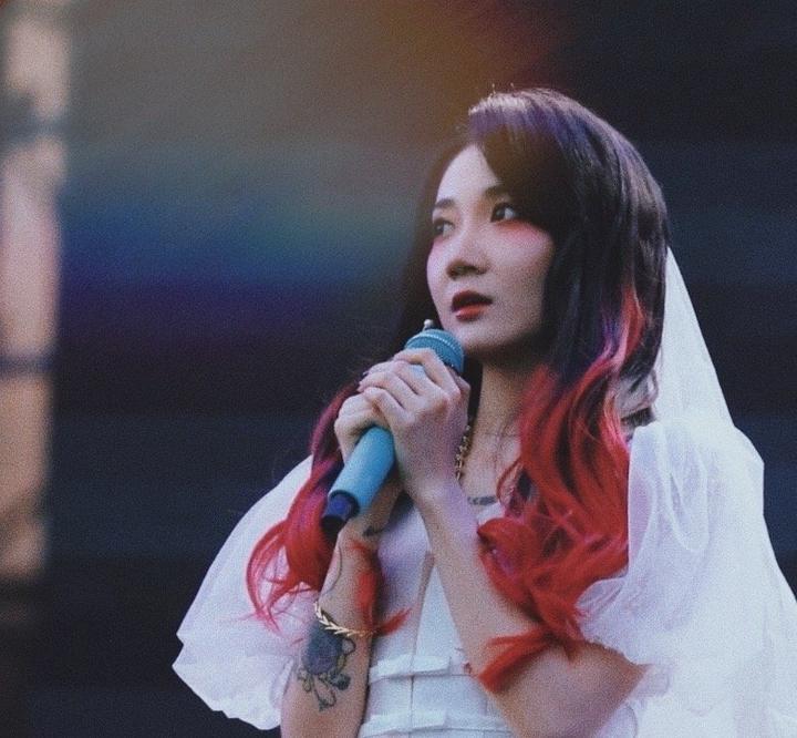乃万婚纱造型_乃万婚纱