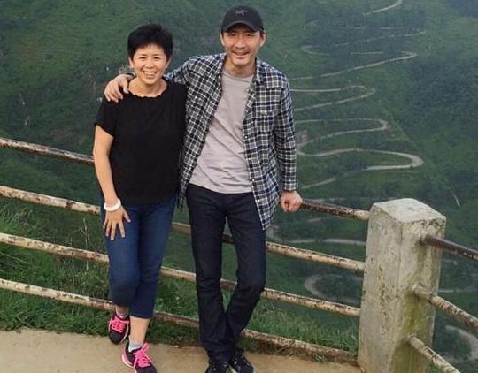 "元芳"张子健,和前妻离婚7年后,葬礼上哭晕,网友:惺惺