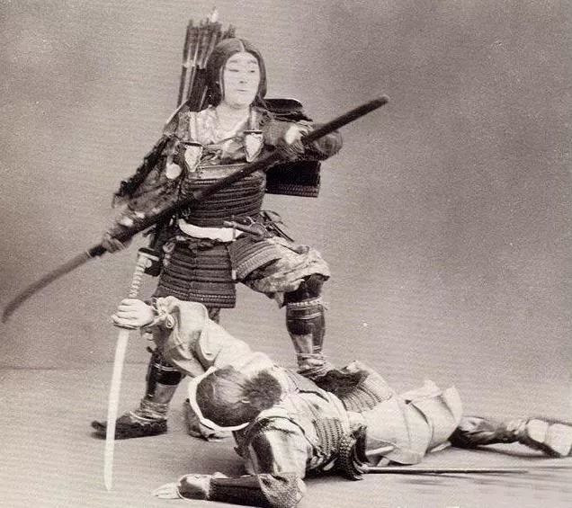 日本姬武士的神秘身份白天战场杀敌晚上却伺候武士一生凄凉