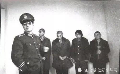 80年代悍匪魏振海:26岁残害11人,认罪书写的5字,警官看后愤怒