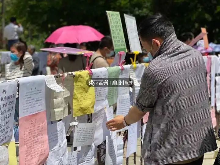 "五一"节 瞧瞧在杭州万松书院相亲的人们