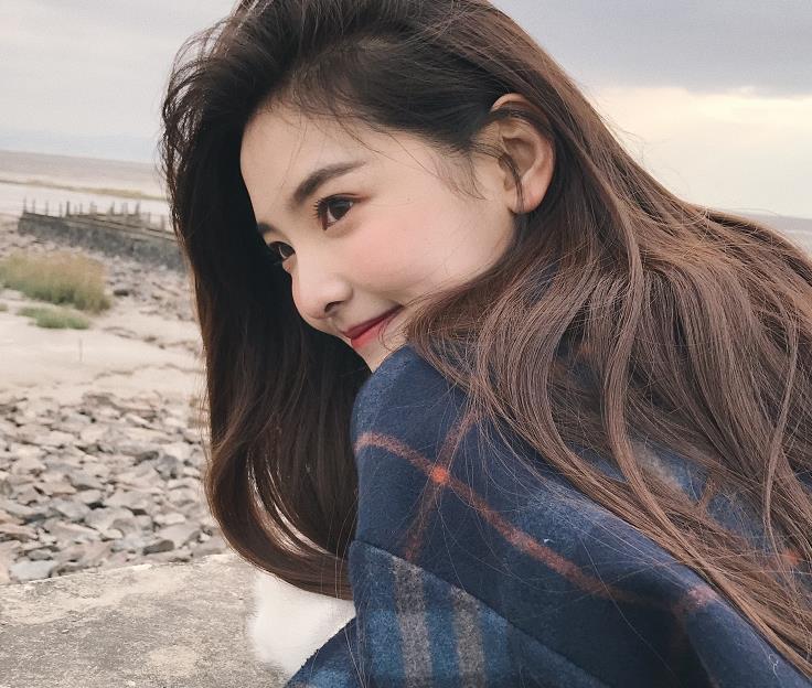 总觉得章若楠眼熟,原来小时候的qq头像是她,从小美到大的