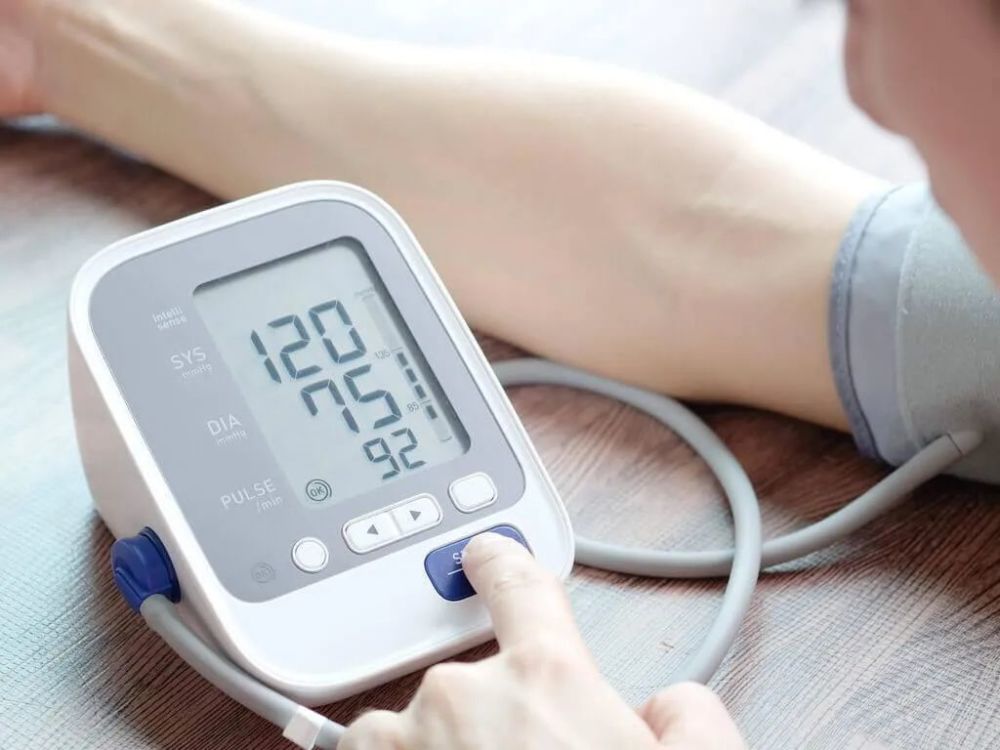 在正常情况下,人体的血压一般是80到120.