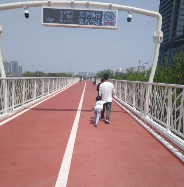 太原滨河东路自行车专用道:有些人太不自觉了