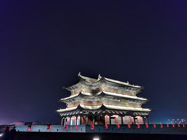 大同古城灯展,感觉跟过年似的