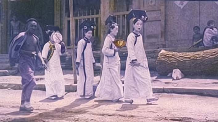 92年故宫墙上出现神秘宫女,只出现五秒,拍下一张照片后便消失