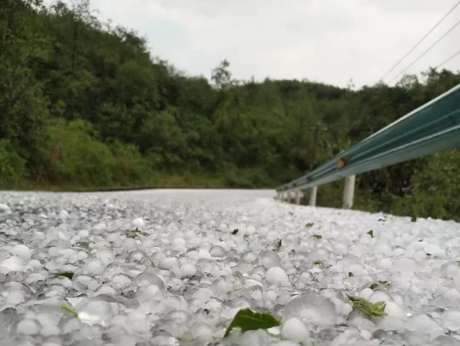 贵州启动气象灾害暴雨Ⅳ级应急响应昨晚贵阳毕节出现冰雹