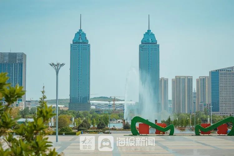 喷泉喷涌迎节庆!枣庄新城市政广场景色绝好