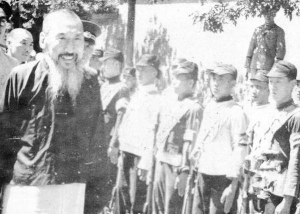 这个汉奸被枪决时吓得浑身颤栗,结果前六枪没打中,第