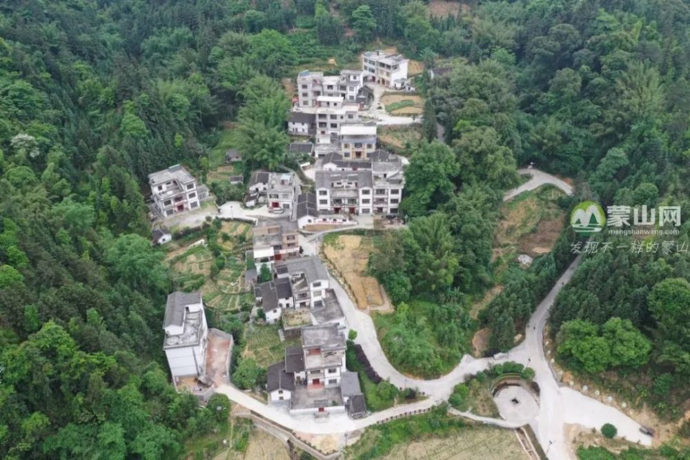 夏宜六寨组 蔡中杰摄▲文圩屯治村▲水秀过去对很多农民来说吃一顿