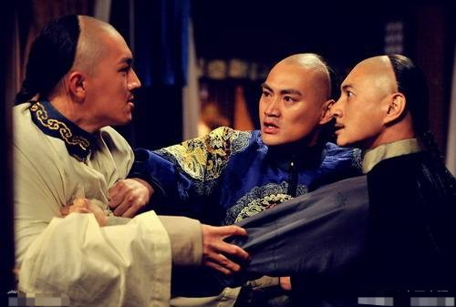 康熙最幸福的儿子,比乾隆小5岁,17岁封亲王,享尽三代帝王恩宠