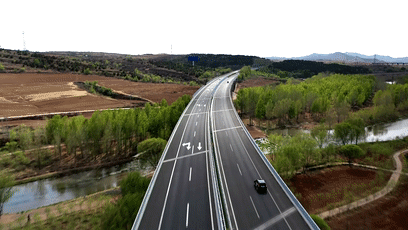 随着长深高速辽宁段的全线通车,喀左"筑巢引凤,应运成为京津冀产业