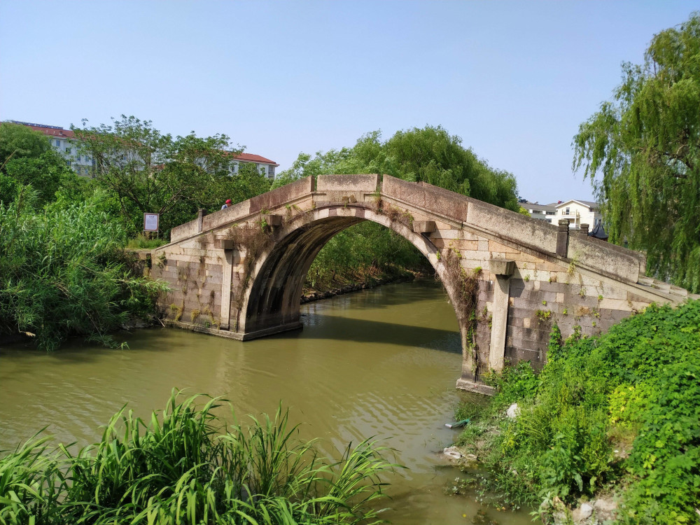 湖州百年古桥——凤鸣桥,位于菱湖的南浜村