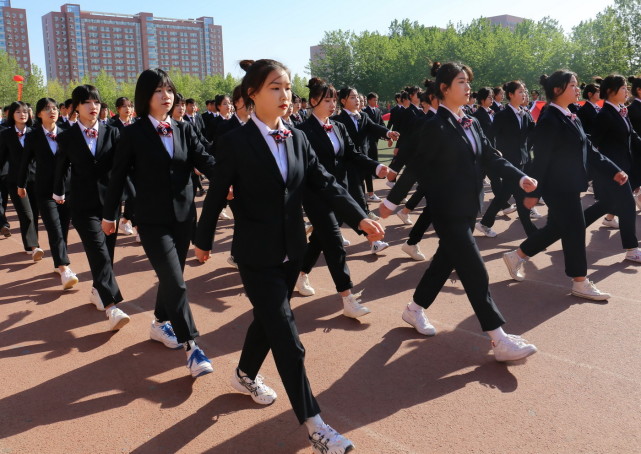 河北保定一学校春运会美女如云 靓丽清新靓人眼