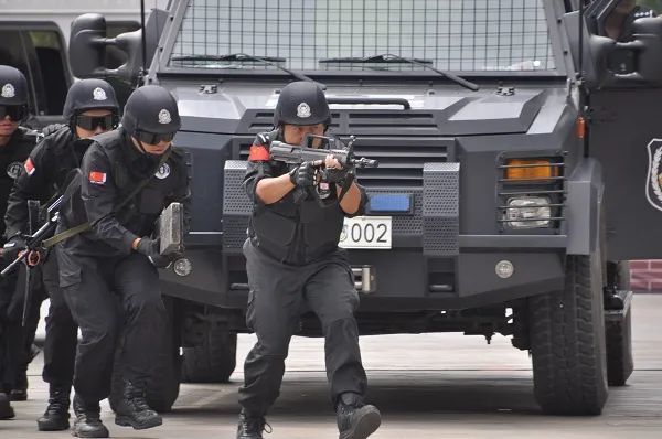 招聘特警._武汉特警