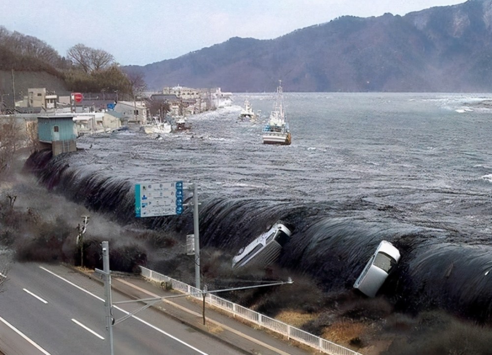 而2011年的日本海啸,则是史上造成损失最严重的海啸, 日本海啸也是由