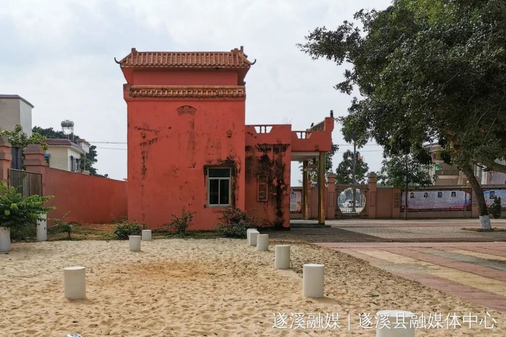 黄氏宗祠——共青团雷州特别支部活动地遗址右侧 共青团遂溪支部遗址