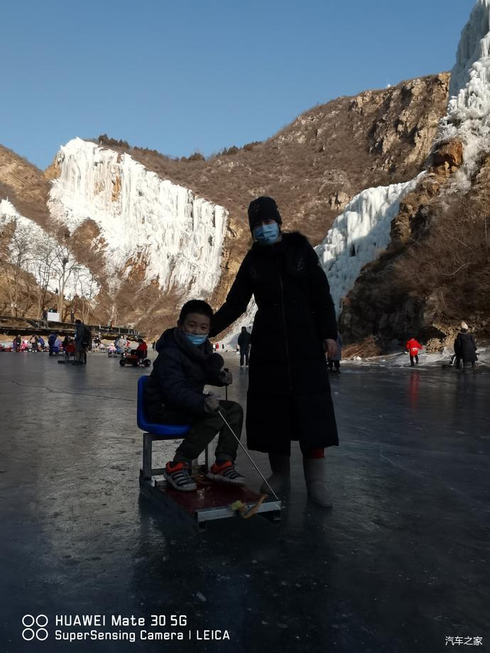 1/虎峪自然风景区 北京虎峪人工冰瀑坐落在虎峪风景区里面,实际上就是