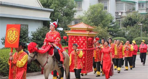 古代花轿内部长啥样?别被古装剧骗了,豪华程度丝毫不输现代房车