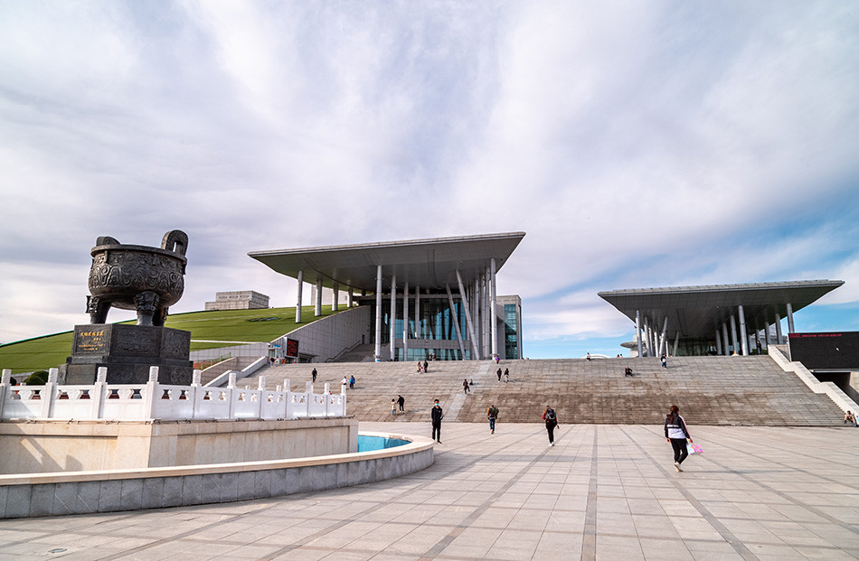 内蒙古博物院,呼和浩特地标式建筑,也是知名文化场馆.