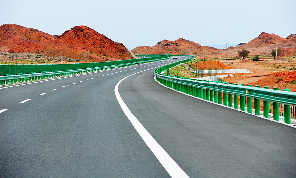 沿着高速看中国|g7京新高速:穿越大漠戈壁,被誉为"神奇的中国7号天路"