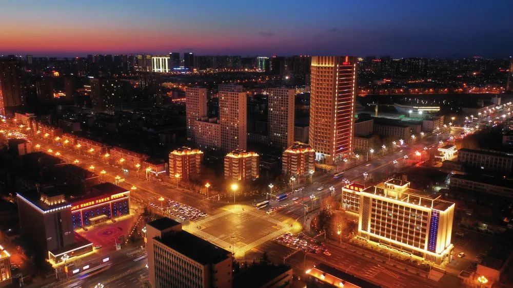这是2月16日拍摄的唐山市区夜景(无人机照片).新华社记者 杨世尧 摄