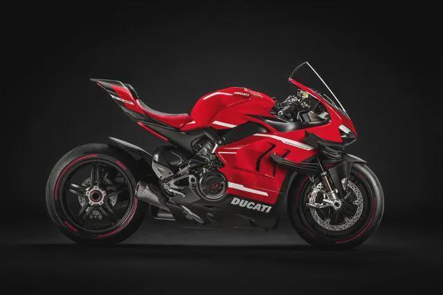 据车叔了解,杜卡迪superleggera v4最早发布于2020年2月6日,国外售价