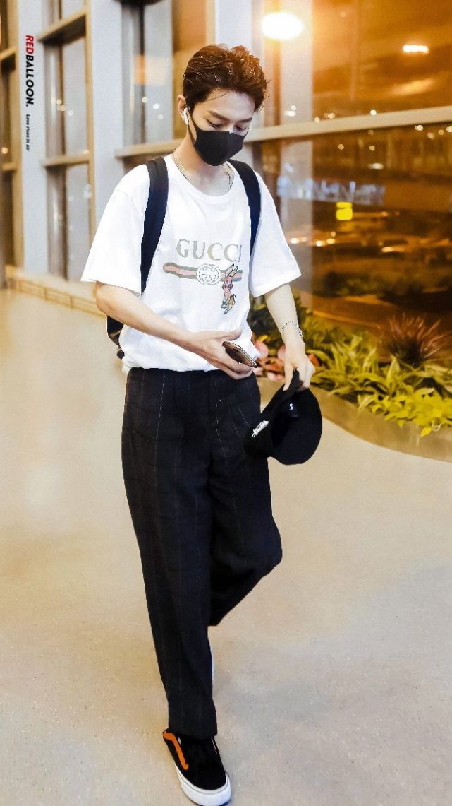 五四青年节和肖战一起谱写热血滚烫向阳无畏的青春